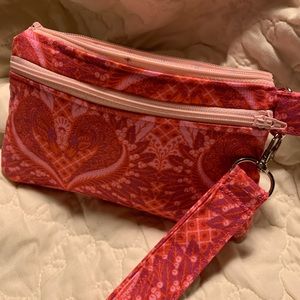 Women’s wristlet featuring 2 zippered pockets SOLD